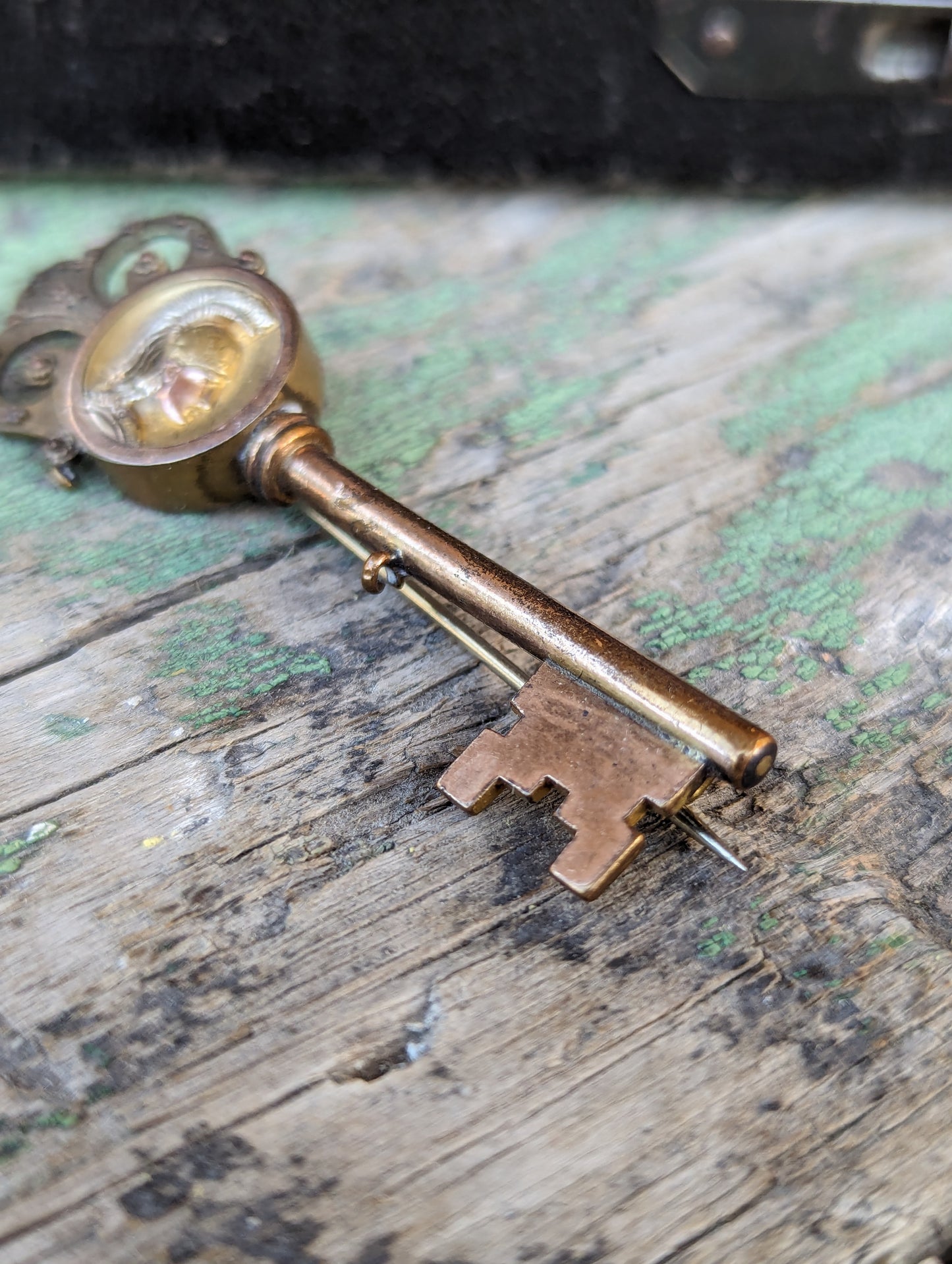 Victorian GF Centurion Skeleton Key Brooch